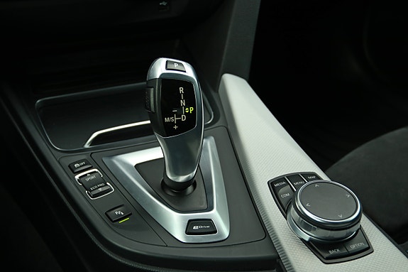BMW 330e 15 of 30