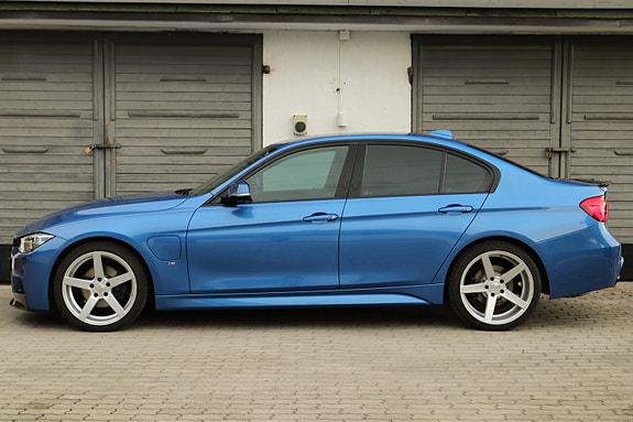 BMW 330e 11 of 30