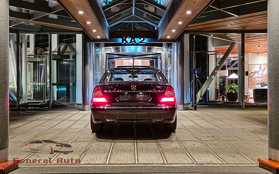 Mercedes-Benz E280 4 of 30
