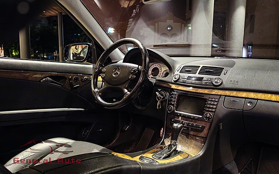 Mercedes-Benz E280 20 of 30