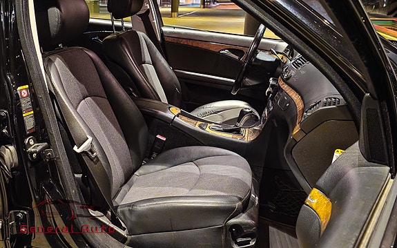 Mercedes-Benz E280 13 of 30