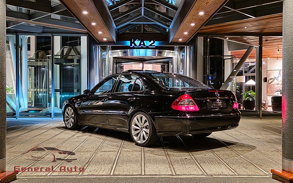 Mercedes-Benz E280 2 of 30