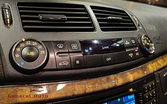 Mercedes-Benz E280 30 of 30
