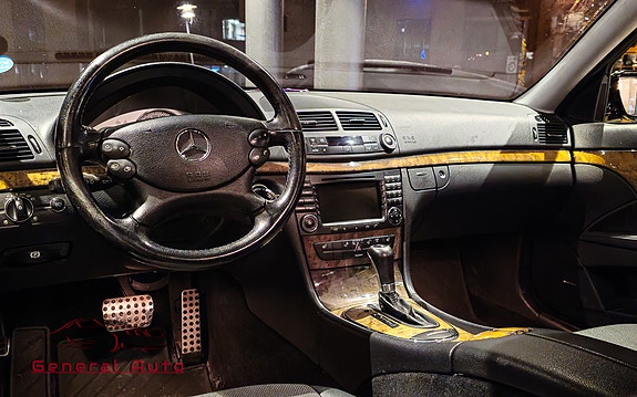 Mercedes-Benz E280 21 of 30