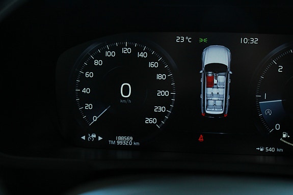 Volvo XC90 20 of 23