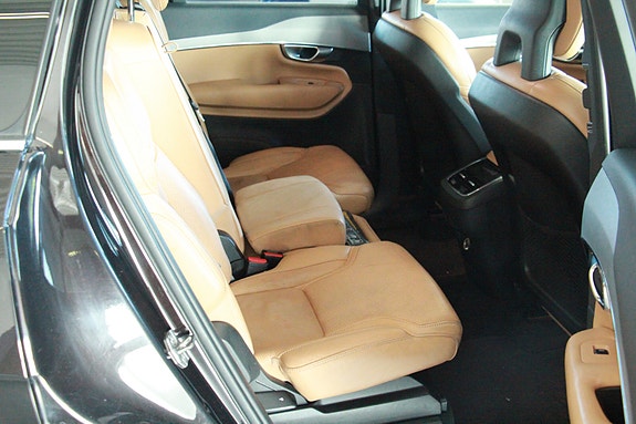 Volvo XC90 16 of 23