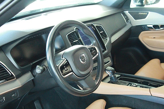 Volvo XC90 9 of 23