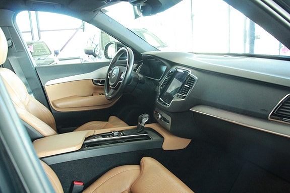 Volvo XC90 14 of 23