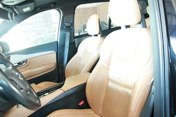 Volvo XC90 10 of 23