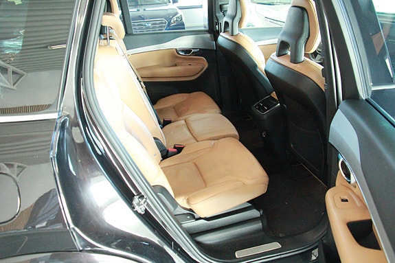 Volvo XC90 17 of 23