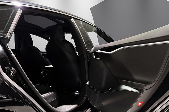 Tesla Model S 26 of 30