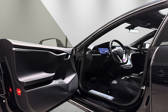 Tesla Model S 14 of 30