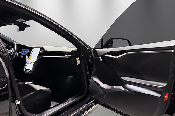 Tesla Model S 28 of 30