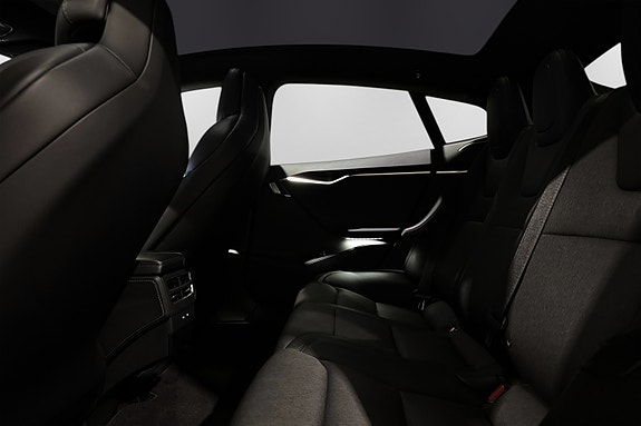 Tesla Model S 21 of 30