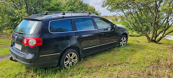 Volkswagen Passat 2 of 16