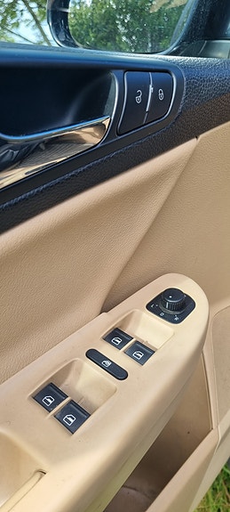 Volkswagen Passat 13 of 16
