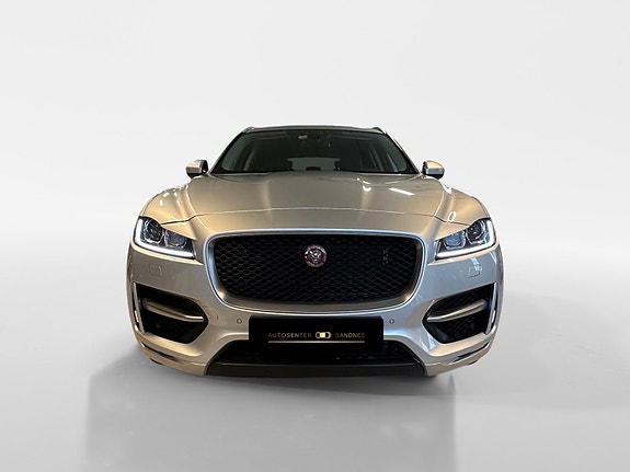 Jaguar F-PACE 2 of 30