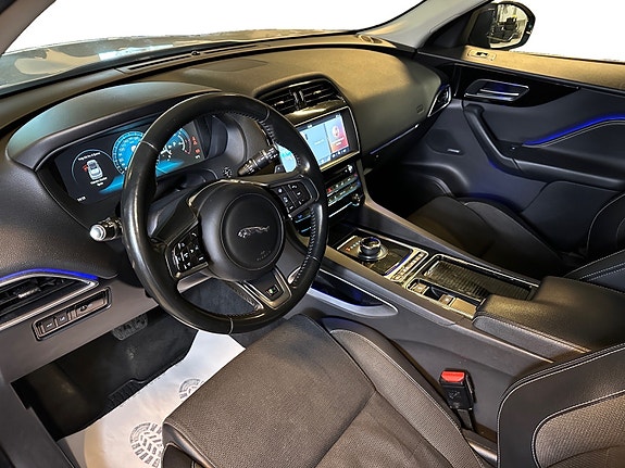 Jaguar F-PACE 9 of 30