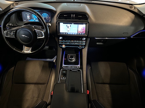 Jaguar F-PACE 17 of 30