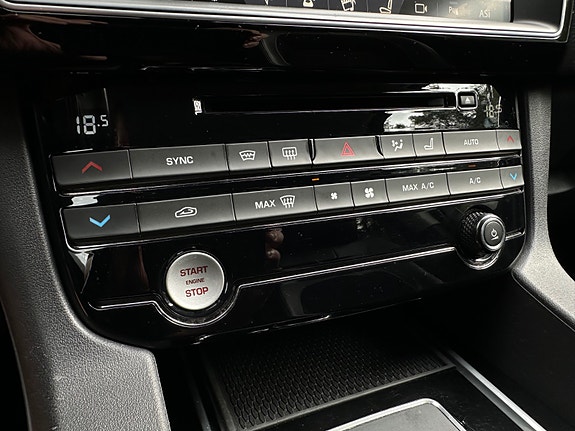 Jaguar F-PACE 25 of 30