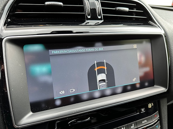 Jaguar F-PACE 18 of 30