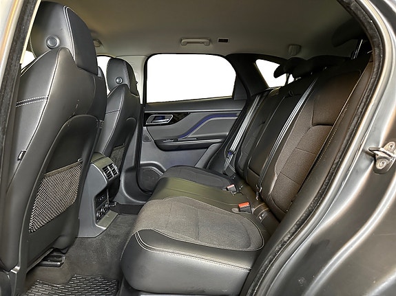 Jaguar F-PACE 30 of 30
