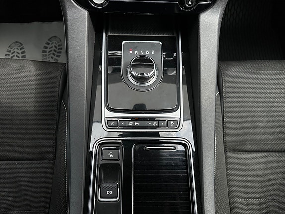 Jaguar F-PACE 27 of 30