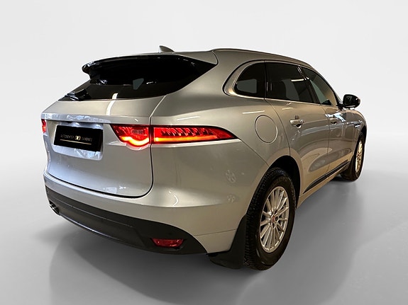 Jaguar F-PACE 7 of 30