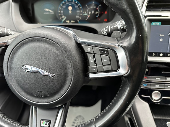 Jaguar F-PACE 16 of 30