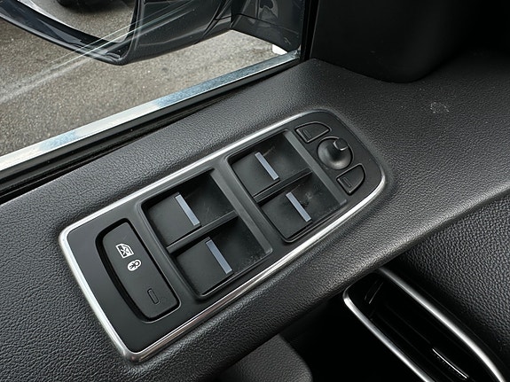 Jaguar F-PACE 10 of 30