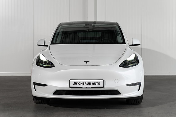 Tesla Model Y 7 of 24