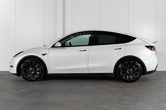 Tesla Model Y 2 of 24