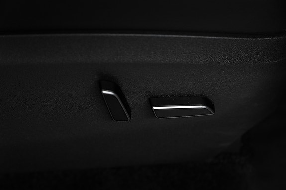 Tesla Model Y 18 of 24