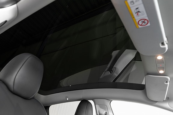 Tesla Model Y 20 of 24