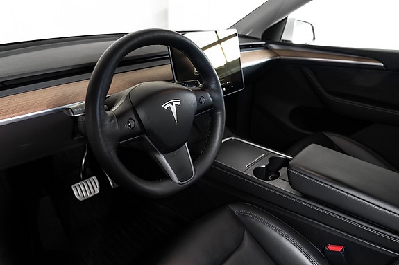 Tesla Model Y 14 of 24