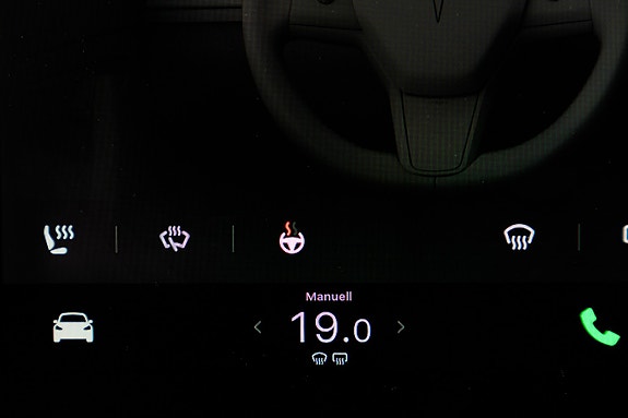 Tesla Model Y 23 of 24