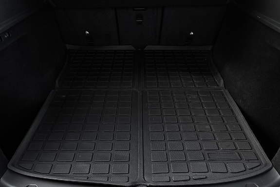 Tesla Model Y 10 of 24