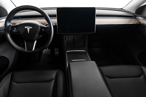 Tesla Model Y 15 of 24