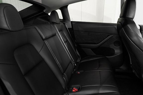 Tesla Model Y 19 of 24