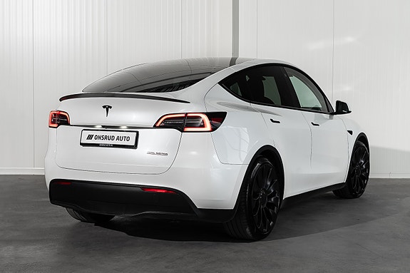 Tesla Model Y 4 of 24