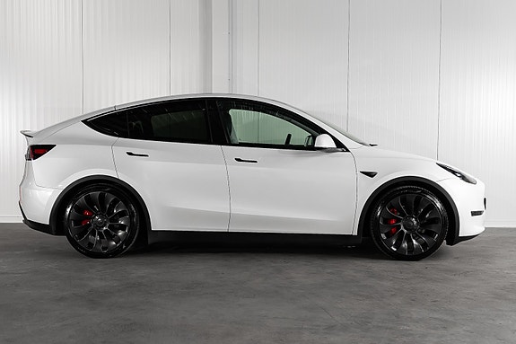Tesla Model Y 5 of 24