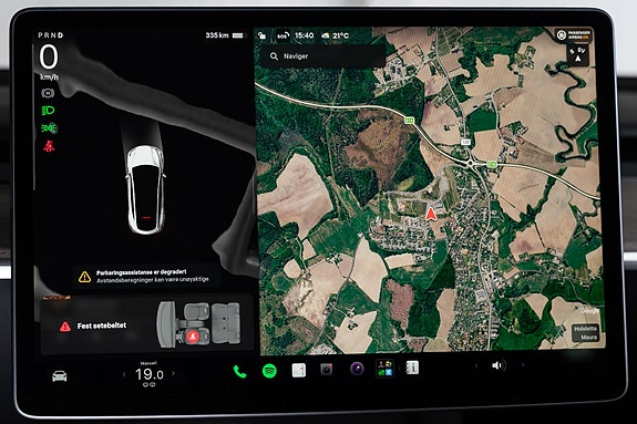 Tesla Model Y 21 of 24