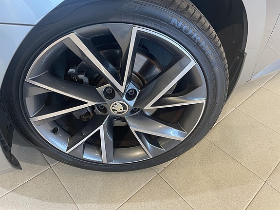 Skoda Superb 28 of 30