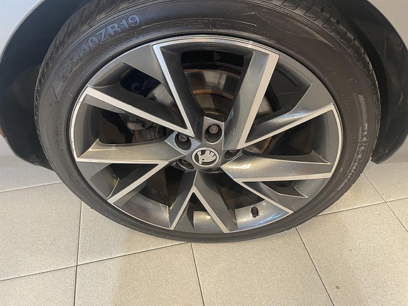Skoda Superb 27 of 30