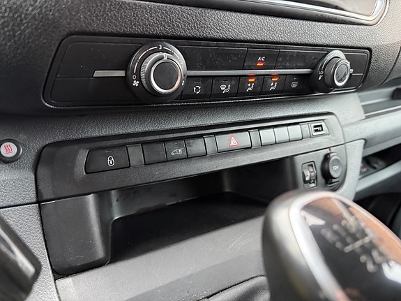 Opel Vivaro 28 of 30