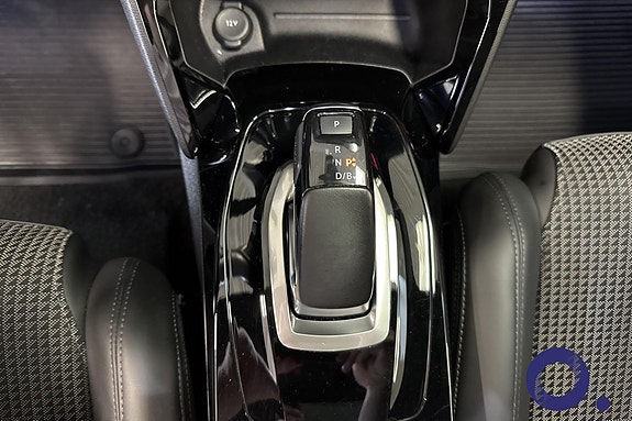 Peugeot e-2008 14 of 28