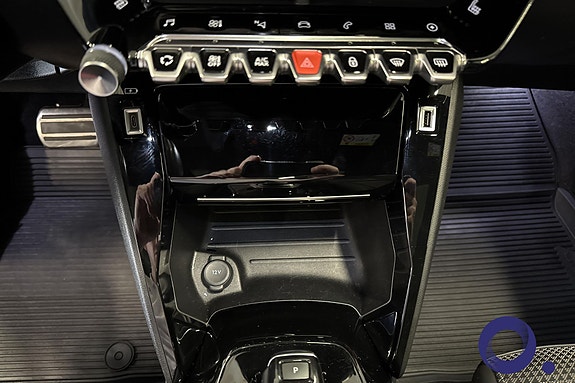 Peugeot e-2008 15 of 28