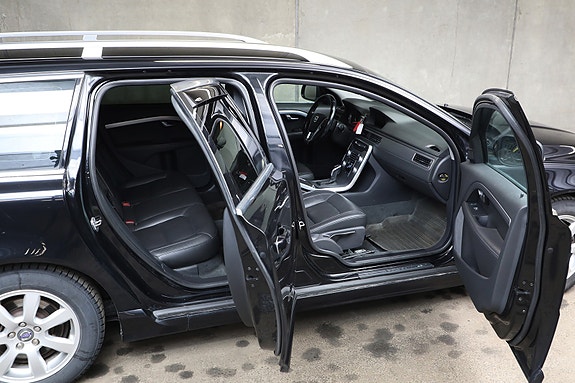 Volvo V70 12 of 29