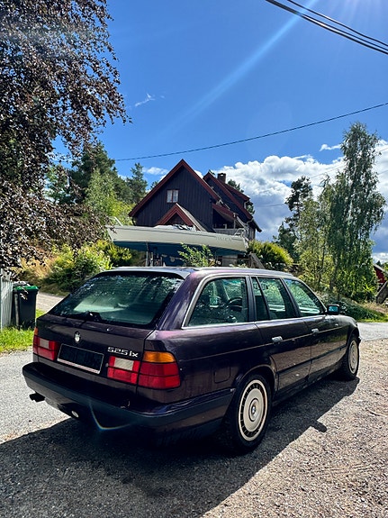 BMW 525iX 3 of 30