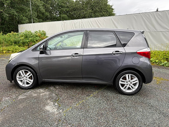 Toyota Verso-S 23 of 30
